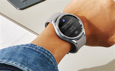 如何為我的 Galaxy Watch 自定錶面？ .